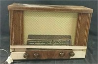 Vintage radio needs repair