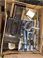 ASSORTED KITCHEN UTENSILS