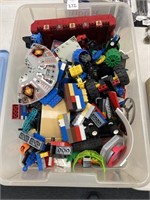 BOX OF MISC LEGOS 10.5 LBS