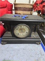Vintage Mantel Clock And Baskets