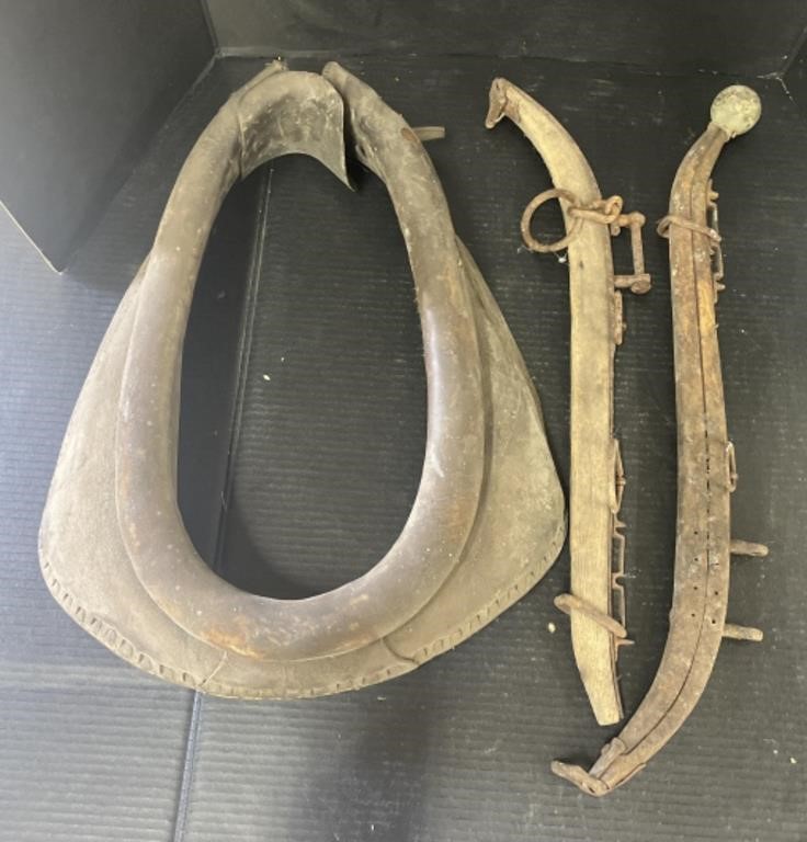(AE) Vintage Horse Pull Harness. 18 1/2 x 23 x 6