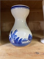 blue delft vase