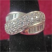 .925 Silver ring with clear stones sz 7, 0.23ozTW