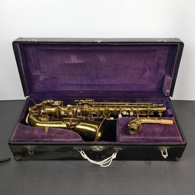 LYON & HEALY ALTO SAXOPHONE