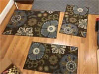 Three piece gray flowered mat set