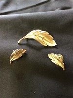 Leaf broach & matching earrings quality costume