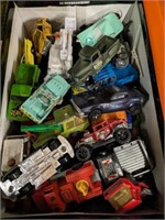 TRAY OF DIE CAST MINIATURE CARS