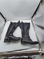 Black boots size 6 1/2