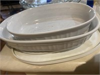 Two small corning ware casseroles with lids