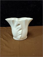 Pottery vase approx 7 inches tall