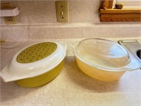 Pyrex and fire king casserole dishes with lids