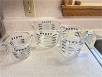 (3) pyRex measuring cups