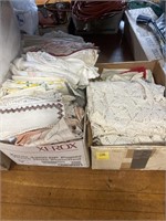 2 BOXES OF DOILIES & TABLE MATS