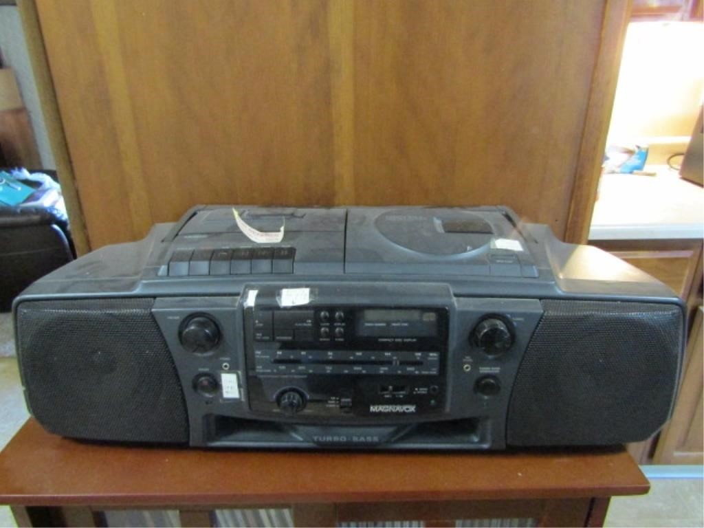 MAGNAVOX CASSETTE/CD/RADIO PLAYER