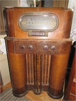 Circa 1930s RCA Model 19-K Console Radio