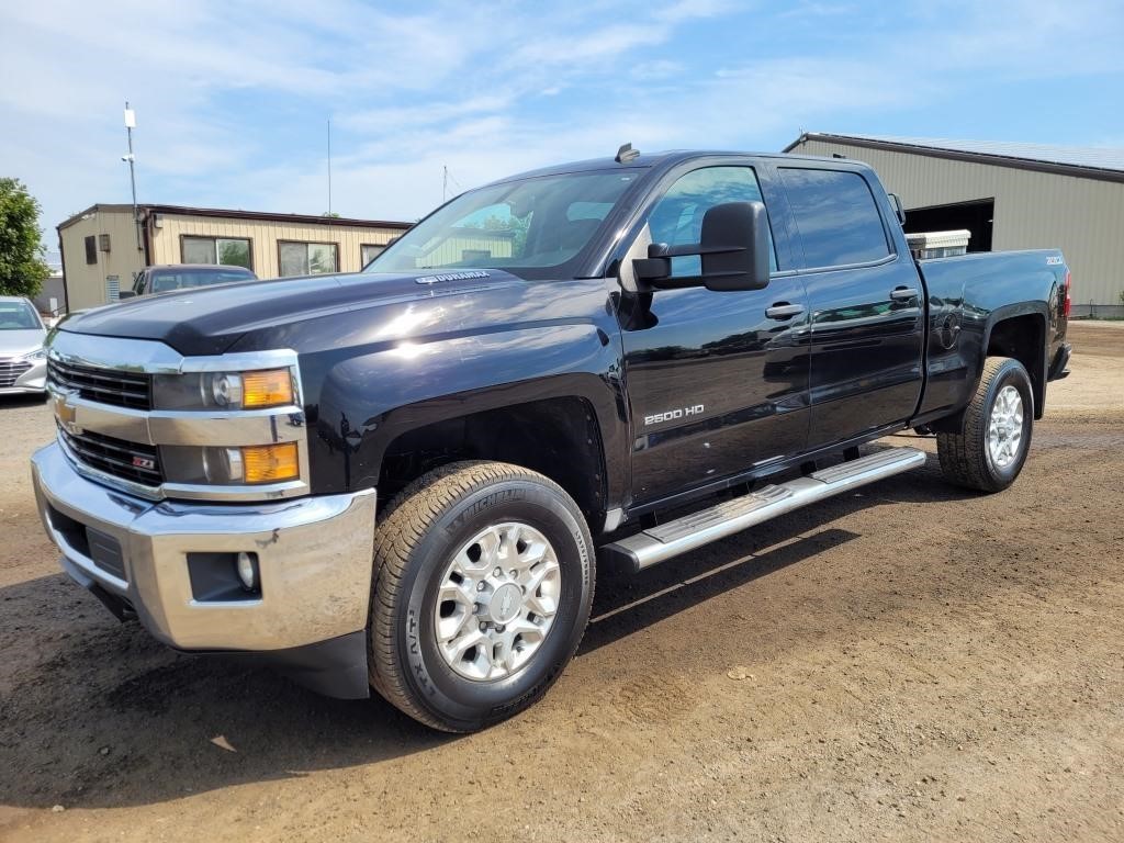 2015 Chevrolet Silverado Z71 2500HD  Pick Up Truck