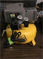 2 hp 4 gallon oil free air compressor