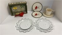 (2) cardinal plates, (2) glass plates, Breezy