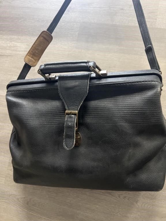 Amiiet Leather Satchel 17"x11”x4”