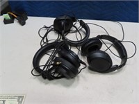 (3) Nice Sets PlugIn Headphones EXC