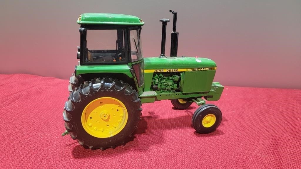 Ertl diecast john deere 4440 tractor