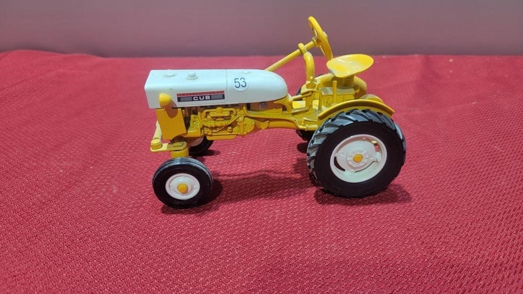 Diecast ih cub tractor