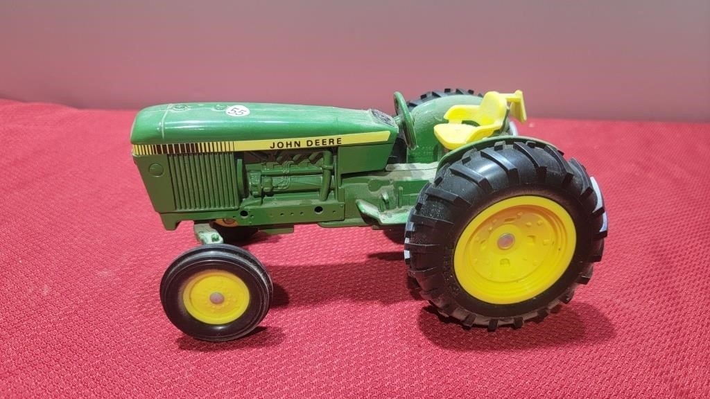 Diecast john deere tractor