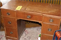 Knee hole desk