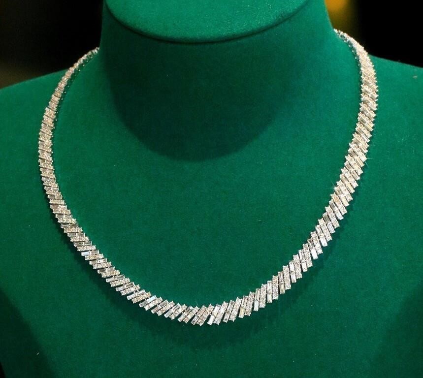 10.5ct Diamond Necklace, 18k gold