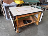 Rolling Display Table