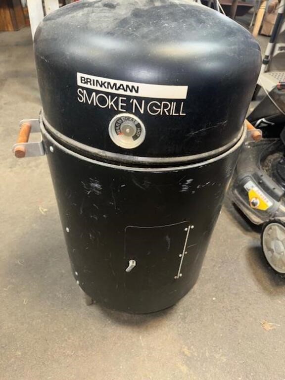 Like New Brinkman Smoke-n-Grill HARDLY USED