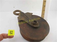 WOODEN PULLY