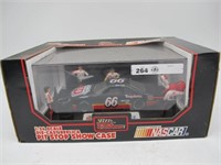 RACING CHAMPIONS 1:24 SCALE PIT STOP SHOWCASE