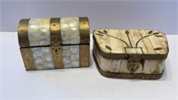 2 vintage trinket boxes 
Chest box 4” x 2”
Case
