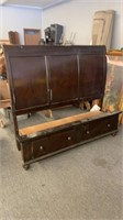 Broyhill Queen sleigh bed with drawers