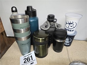 Travel beverage containers