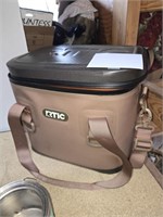 Really nice insulated RTIC travel cooler 11x12x8