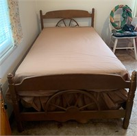 Early American Twin Bed (Mattress not included)