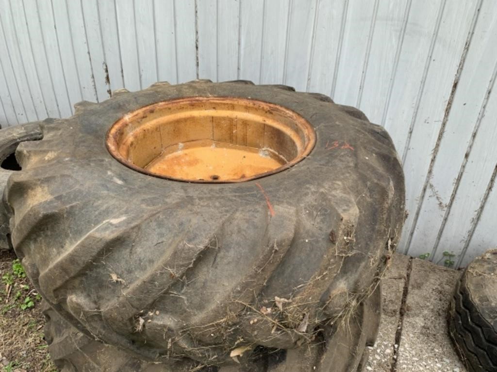 16.9-24 Tire with Wheel