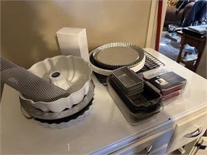 Pie plates, bundt pan,loaf pans, cooling racks