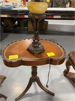 LEATHER TOP ACCENT TABLE W/ LAMP
