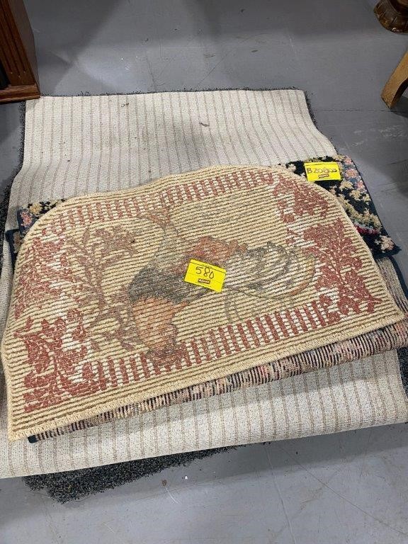 GROUP OF AREA RUGS / RUNNER RUGS