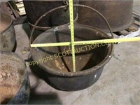 Large vintage cast iron scalding pot, has Bail