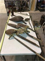 Lot shovels, hoes, etc, needing handles, in blue