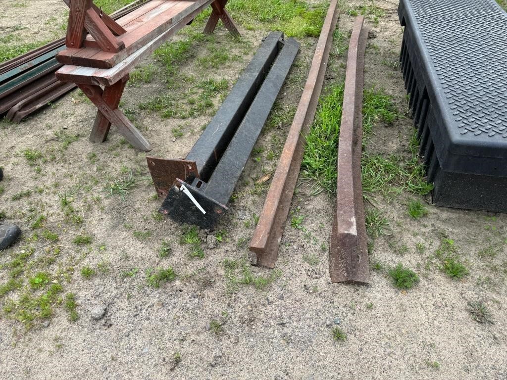 2-72" metal brackets, 90'' & 150" Railroad track