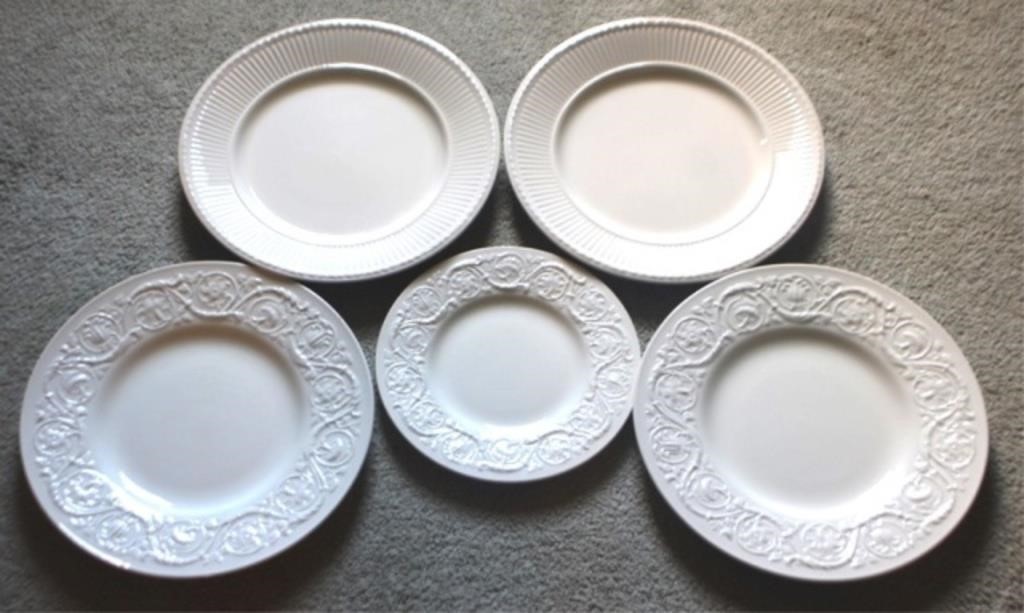 5pc Set of Wedgwood Plates, assorted
