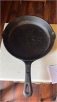 10 1/2 inch Benjamin Medwin cast iron skillet