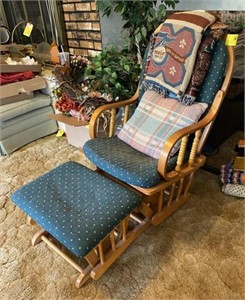 Wooden Spindle Back Glider Rocking Chair with