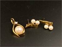14k gold pearl pendant and earrings 3 grams