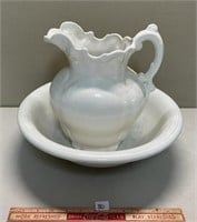 PRETTY IVORY COLOR WATER PITCHER/WASH BASIN